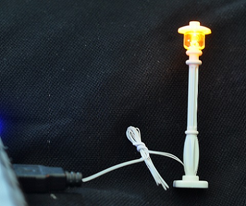 2201012 White lamp post, amber, USB