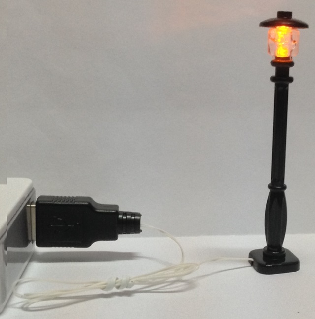 2201014 Black lamp post, amber, USB